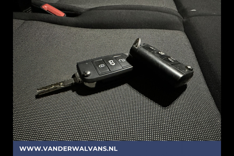 Volkswagen Crafter 2.0 TDI 141pk L3H3 L2H2 Euro6 Airco | Imperiaal | Camera | Navigatie | Apple Carplay | 3000kg Trekhaak Android Auto, Verwarmde voorruit, Bijrijdersbank