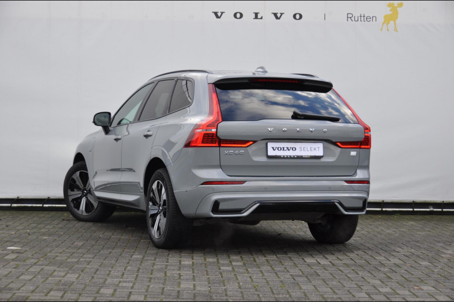 Volvo XC60 T6 350PK Long Range AWD Plus Dark / Adaptieve cruise control / Pilot Assist / 360 Camera / Panoramisch schuif-kantel dak / Lederen bekleding / Elektrisch bedienbare voorstoelen met geheugen / Stoelverwarming voor en achter / Apple Carplay /