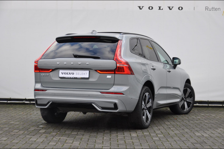 Volvo XC60 T6 350PK Long Range AWD Plus Dark / Adaptieve cruise control / Pilot Assist / 360 Camera / Panoramisch schuif-kantel dak / Lederen bekleding / Elektrisch bedienbare voorstoelen met geheugen / Stoelverwarming voor en achter / Apple Carplay /