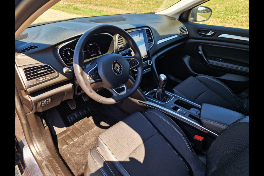 Renault Mégane 1.3 TCe Intens - 140 Pk - Euro 6 - Climate Control - ParkeerCamera - Apple.Carplay Android.Auto