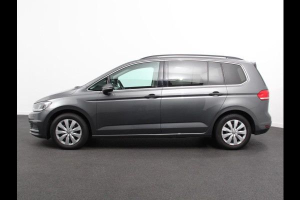 Volkswagen Touran 1.5 TSI DSG Comfortline 7p | Navigatie d.m.v. Apple Carplay/Android Auto | Climate Control | Camera | Parkeersensoren | Adaptive Cruise Control | Stoel-en stuurverwarming | Elektrische achterklep | Getinte ramen | Trekhaak |