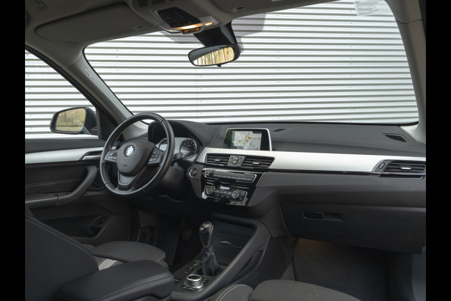 BMW X1 sDrive18i - Sportstoelen - Stoelverwarming - Getint Glas