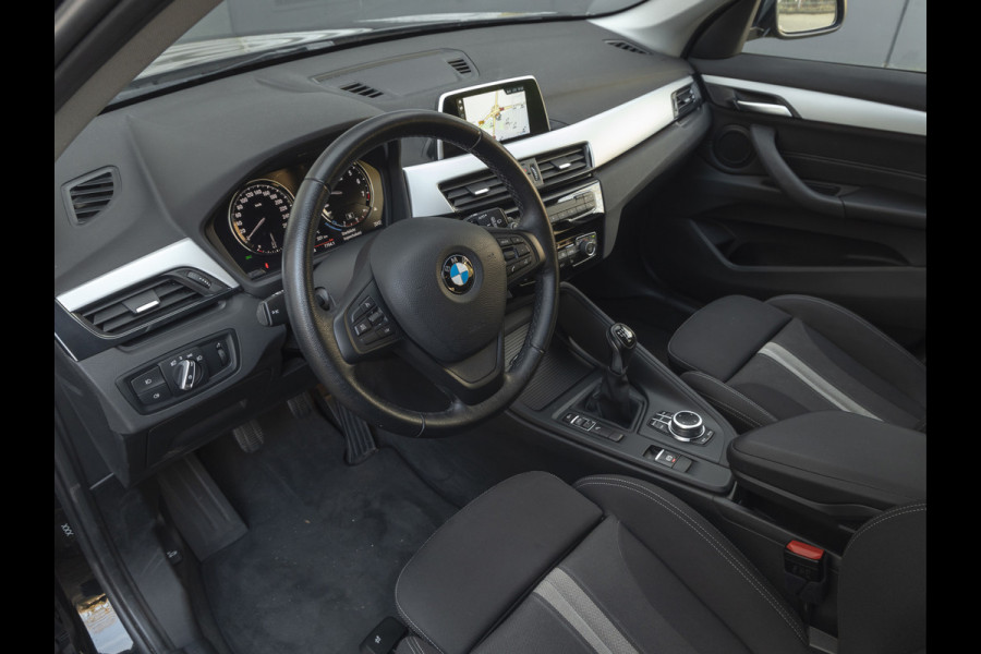 BMW X1 sDrive18i - Sportstoelen - Stoelverwarming - Getint Glas