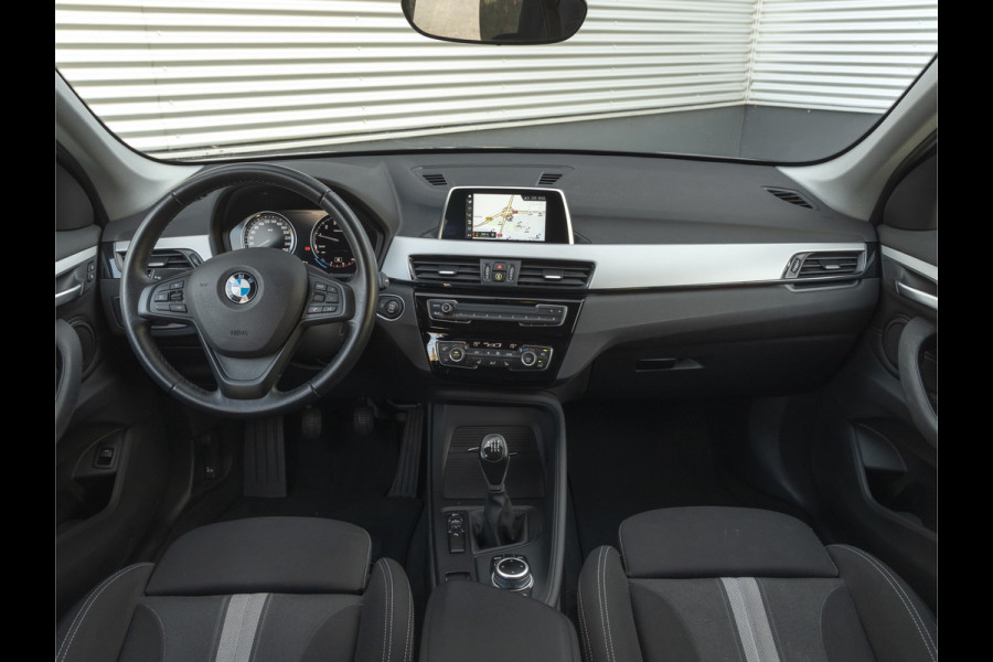 BMW X1 sDrive18i - Sportstoelen - Stoelverwarming - Getint Glas