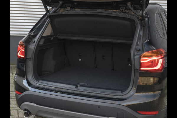 BMW X1 sDrive18i - Sportstoelen - Stoelverwarming - Getint Glas