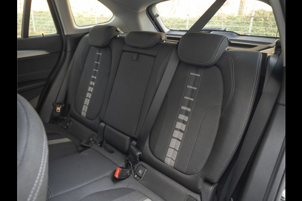 BMW X1 sDrive18i - Sportstoelen - Stoelverwarming - Getint Glas