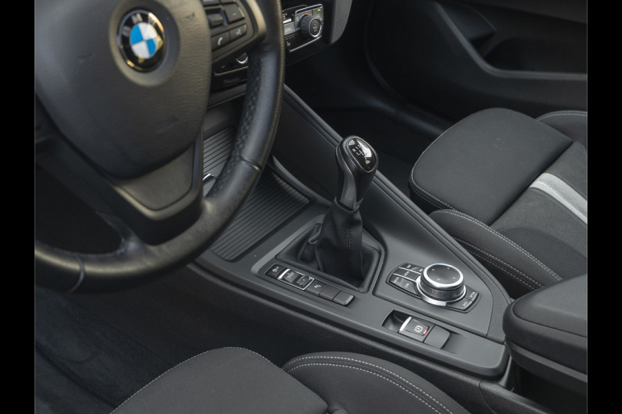 BMW X1 sDrive18i - Sportstoelen - Stoelverwarming - Getint Glas