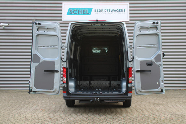 Volkswagen Crafter 35 2.0 TDI L3H3 177pk - Facelift - Navigatie - LED - Geveerde stoel - Virtual cockpit - Camera - Trekhaak - Stoelverwarming - Ri