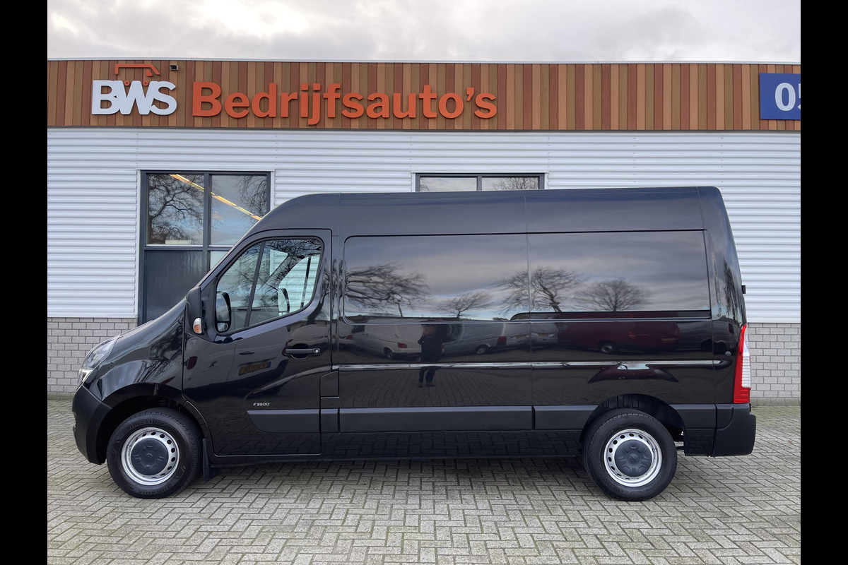 Opel Movano 2.3 Turbo 136pk L2H2 / vaste prijs rijklaar € 21.950 ex btw / lease vanaf € 393 / cruise en climate control / zwart metallic / navigatie / achteruit rijcamera !