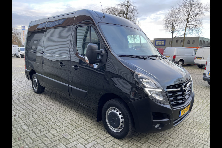 Opel Movano 2.3 Turbo 136pk L2H2 / vaste prijs rijklaar € 21.950 ex btw / lease vanaf € 393 / cruise en climate control / zwart metallic / navigatie / achteruit rijcamera !