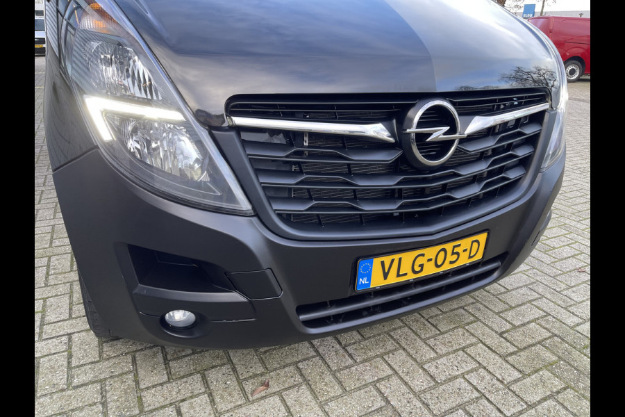 Opel Movano 2.3 Turbo 136pk L2H2 / vaste prijs rijklaar € 21.950 ex btw / lease vanaf € 393 / cruise en climate control / zwart metallic / navigatie / achteruit rijcamera !