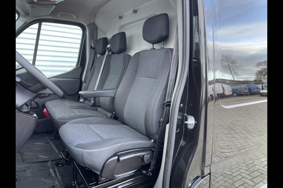 Opel Movano 2.3 Turbo 136pk L2H2 / vaste prijs rijklaar € 21.950 ex btw / lease vanaf € 393 / cruise en climate control / zwart metallic / navigatie / achteruit rijcamera !