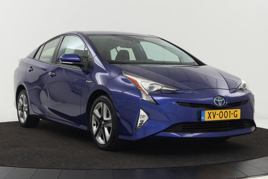 Toyota Prius 1.8 Dynamic | Stoelverwarming | Trekhaak | Adaptive cruise | Camera | Head-Up | Full LED | Navigatie | Keyless | Climate control