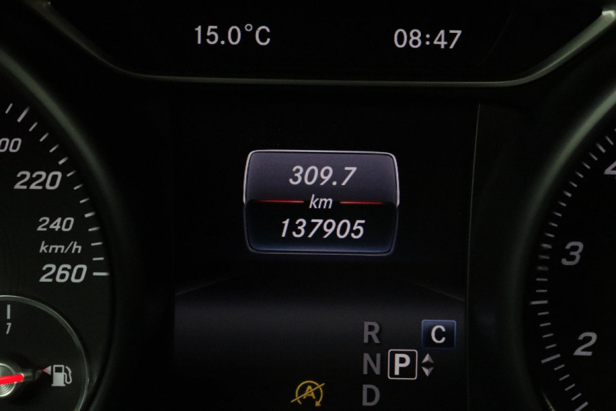 Mercedes-Benz CLA-Klasse 180 Ambition Automaat (PANORAMADAK, NAVIGATIE, GROOT SCHERM, STOELVERWARMING, NL-AUTO, GOED ONDERHOUDEN)