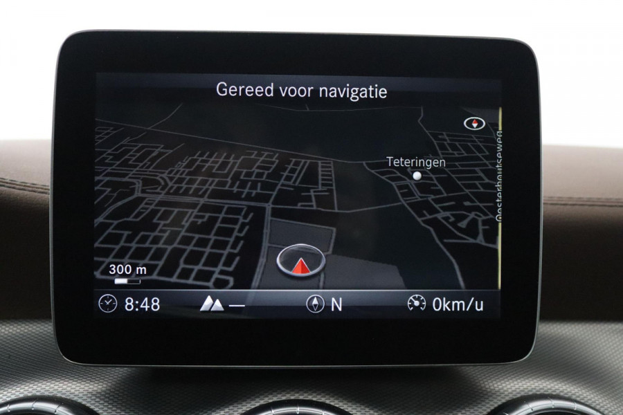 Mercedes-Benz CLA-Klasse 180 Ambition Automaat (PANORAMADAK, NAVIGATIE, GROOT SCHERM, STOELVERWARMING, NL-AUTO, GOED ONDERHOUDEN)