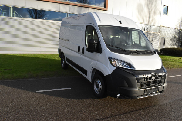 Peugeot Boxer 2.2 BlueHDi 140 S&S L2H2 3.3t Nieuwe bus zonder bpm 2 x snel leverbaar L2H2 / achteruitrijcamera verzwaard verenpakket, pakket City plus