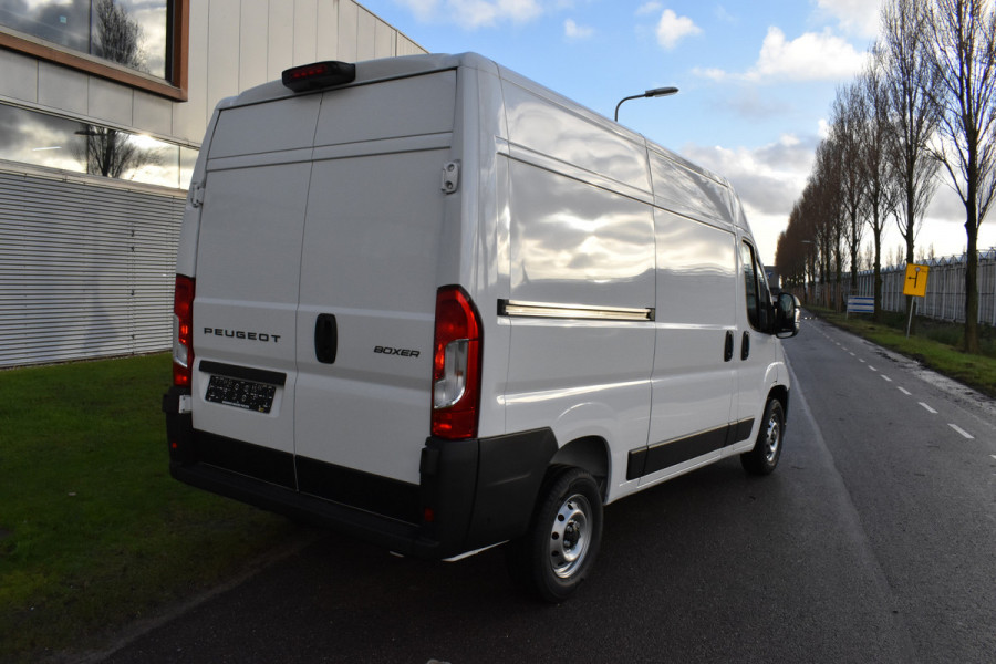 Peugeot Boxer 2.2 BlueHDi 140 S&S L2H2 3.3t Nieuwe bus zonder bpm 2 x snel leverbaar L2H2 / achteruitrijcamera verzwaard verenpakket, pakket City plus