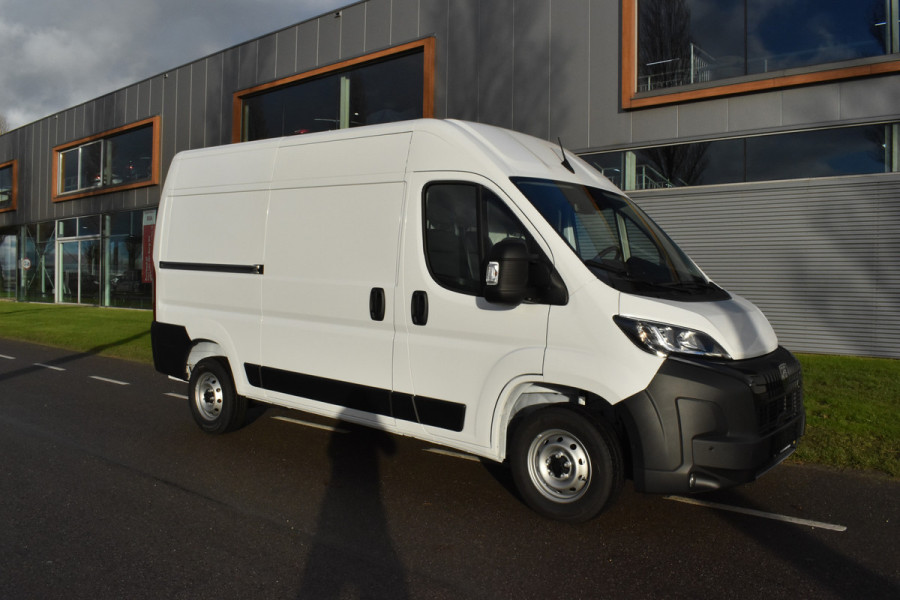 Peugeot Boxer 2.2 BlueHDi 140 S&S L2H2 3.3t Nieuwe bussen zonder bpm L2H2/ achteruitrijcamera verzwaard verenpakket, pakket City plus