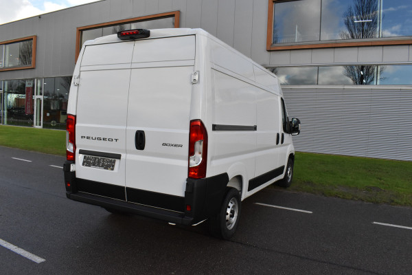 Peugeot Boxer 2.2 BlueHDi 140 S&S L2H2 3.3t Nieuwe bussen zonder bpm L2H2/ achteruitrijcamera verzwaard verenpakket, pakket City plus