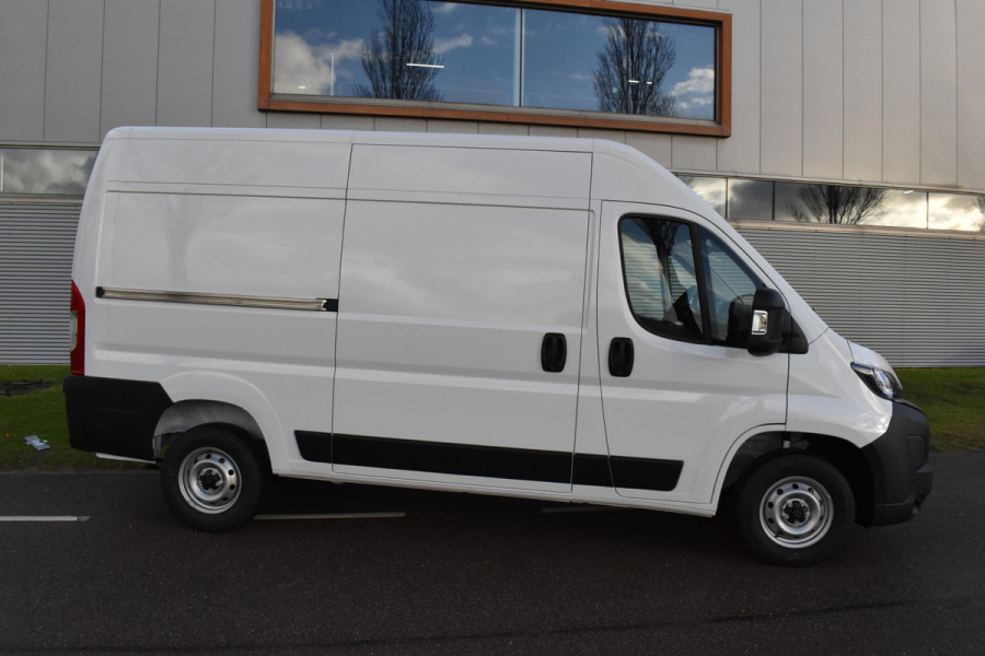 Peugeot Boxer 2.2 BlueHDi 140 S&S L2H2 3.3t Nieuwe bussen zonder bpm L2H2/ achteruitrijcamera verzwaard verenpakket, pakket City plus