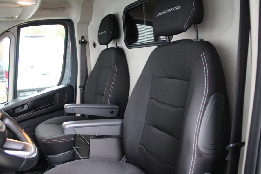 Fiat Ducato 35 2.2 MultiJet L4H2 160pk - LED - Navigatie - Camera - Virtual cockpit - Betimmering - Keyless - Trekhaak - Rijklaar