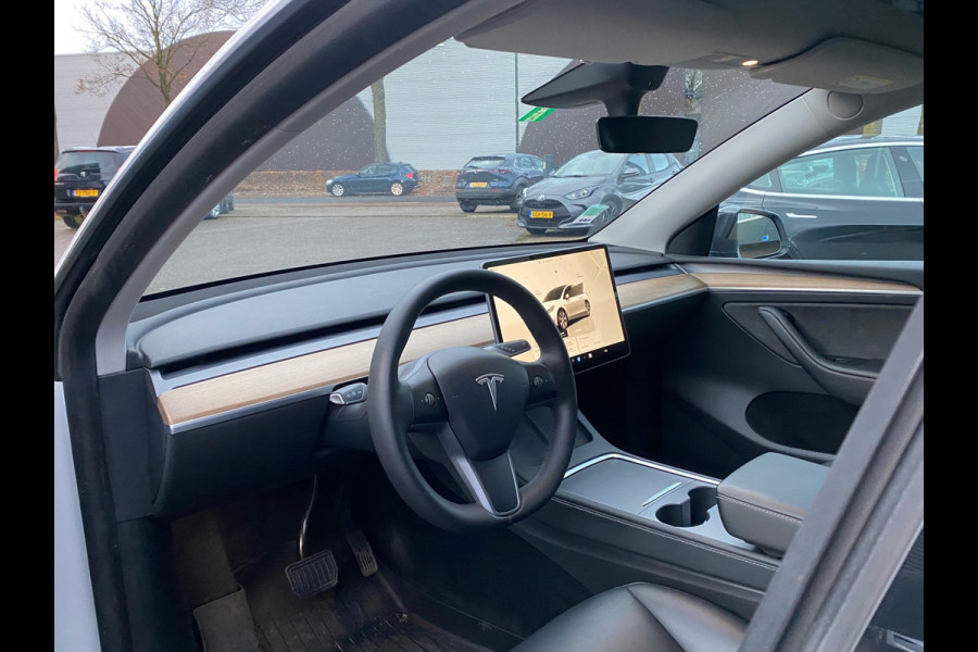 Tesla Model Y Long Range AWD 75 kWh VAN 38.900 VOOR 35.877 EINDEJAARSVOORDEEL 3.023,- | AUTOPILOT | LEDER | PANO | ELEK. KOFFER