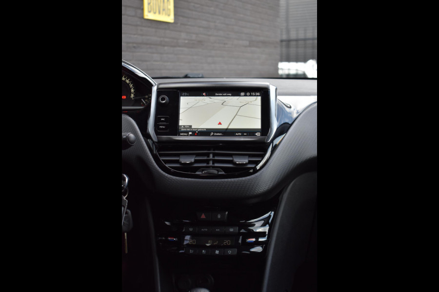 Peugeot 208 1.2 PureTech 82PK Allure | Navi | Camera | Carplay | Incl. Garantie