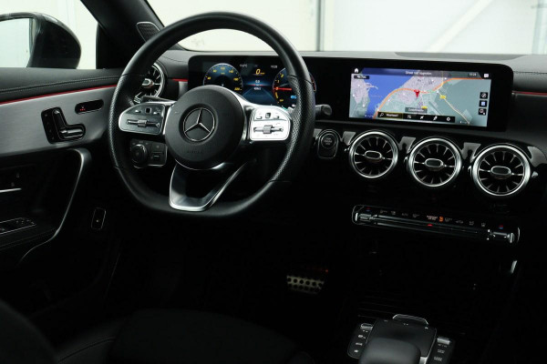 Mercedes-Benz CLA-Klasse 250e AMG Night | Panoramadak | Adaptive cruise | Leder | Trekhaak | Matrix LED | Burmester | Keyless | Memory | Sfeerverlichting | Camera | Carplay | Widescreen