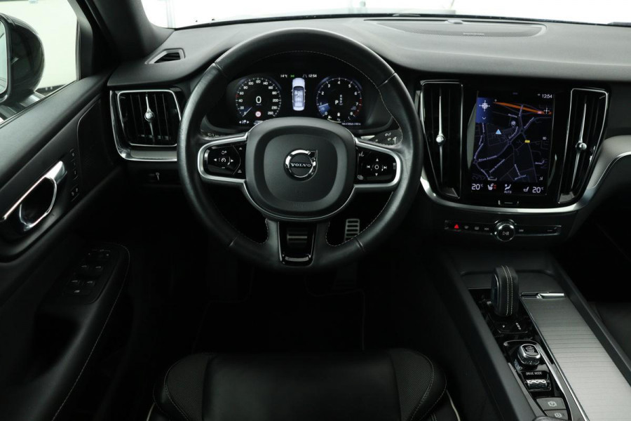 Volvo S60 2.0 B3 R-Design | Trekhaak | Stoel & stuurverwarming | Camera | Harman/Kardon | Standkachel | Adaptive cruise | Full LED | Navigatie | Verwarmde achterbank