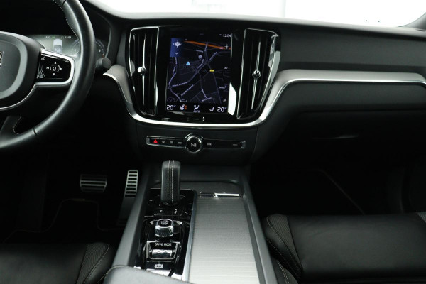 Volvo S60 2.0 B3 R-Design | Trekhaak | Stoel & stuurverwarming | Camera | Harman/Kardon | Standkachel | Adaptive cruise | Full LED | Navigatie | Verwarmde achterbank