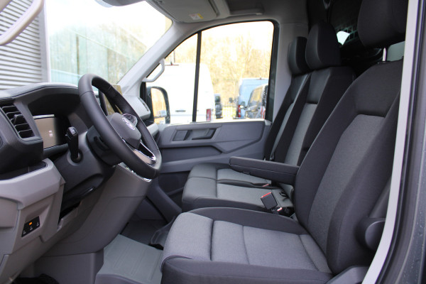 Volkswagen Crafter 35 2.0 TDI L3H3 177pk - Facelift - 2x Schuifdeur - Navigatie - LED - Geveerde stoel - Virtual cockpit - Camera - Trekhaak - Stoe