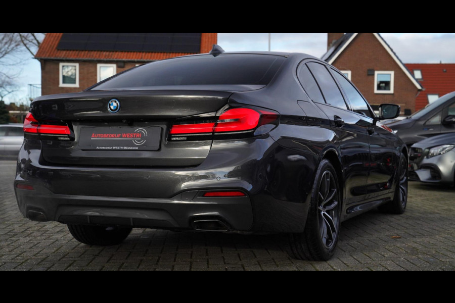 BMW 5 Serie 530e High Executive xDrive | M-pakket | BMW Assisted Drive | Sfeerverlichting | Camera | Dealer onderhouden |