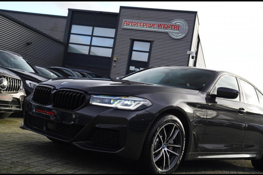 BMW 5 Serie 530e High Executive xDrive | M-pakket | BMW Assisted Drive | Sfeerverlichting | Camera | Dealer onderhouden |