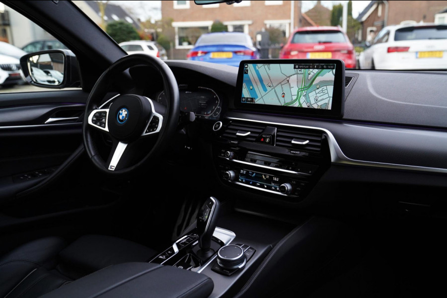 BMW 5 Serie 530e High Executive xDrive | M-pakket | BMW Assisted Drive | Sfeerverlichting | Camera | Dealer onderhouden |