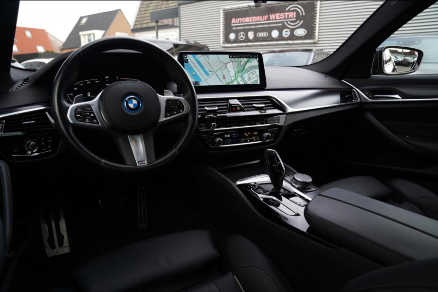 BMW 5 Serie 530e High Executive xDrive | M-pakket | BMW Assisted Drive | Sfeerverlichting | Camera | Dealer onderhouden |