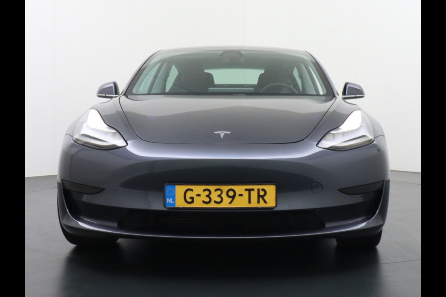 Tesla Model 3 SR+ 60kWh 325PK 19"Lmv AutoPilot Premium-Luidsprekers Leder PanoDak Adaptive Cruise Camera's Elektr.-Stuur+Stoelen+Spiegels+Gehe Ecc Navigatiesysteem Full Map LED Comfortstoelen ACC Ecc DAB Voorverwarmen interieur via App Keyless One-Pedal-Drive Origineel Nederlandse auto, 1e eigenaar