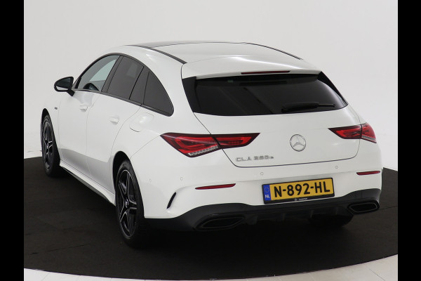 Mercedes-Benz CLA-Klasse Shooting Brake 250 e Premium Plus | Panoramadak | 5 spaaks lichtmetalen velgen | MBUX wide screen | Navigatie | Parkking support | Inclusief 24 maanden MB Certified garantie voor Europa.