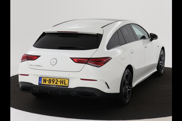 Mercedes-Benz CLA-Klasse Shooting Brake 250 e Premium Plus | Panoramadak | 5 spaaks lichtmetalen velgen | MBUX wide screen | Navigatie | Parkking support | Inclusief 24 maanden MB Certified garantie voor Europa.