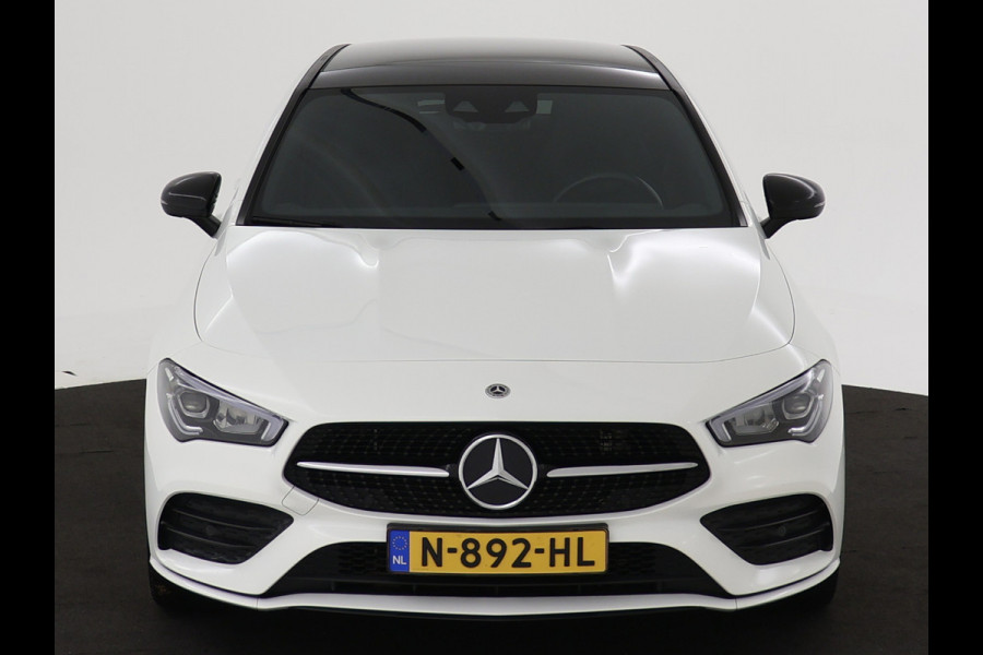 Mercedes-Benz CLA-Klasse Shooting Brake 250 e Premium Plus | Panoramadak | 5 spaaks lichtmetalen velgen | MBUX wide screen | Navigatie | Parkking support | Inclusief 24 maanden MB Certified garantie voor Europa.