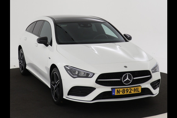 Mercedes-Benz CLA-Klasse Shooting Brake 250 e Premium Plus | Panoramadak | 5 spaaks lichtmetalen velgen | MBUX wide screen | Navigatie | Parkking support | Inclusief 24 maanden MB Certified garantie voor Europa.