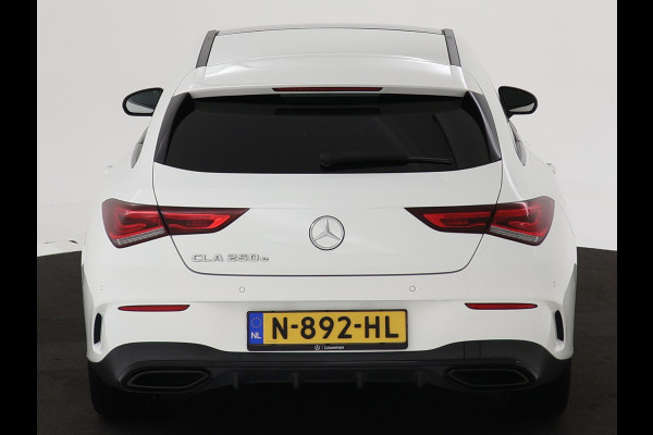 Mercedes-Benz CLA-Klasse Shooting Brake 250 e Premium Plus | Panoramadak | 5 spaaks lichtmetalen velgen | MBUX wide screen | Navigatie | Parkking support | Inclusief 24 maanden MB Certified garantie voor Europa.