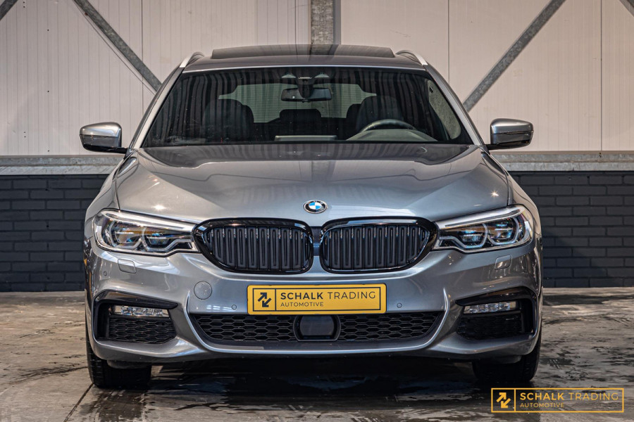 BMW 5 Serie Touring 540i xDrive High Executive|Pano|Cam|H&K