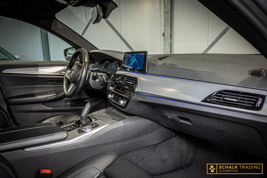 BMW 5 Serie Touring 540i xDrive High Executive|Pano|Cam|H&K