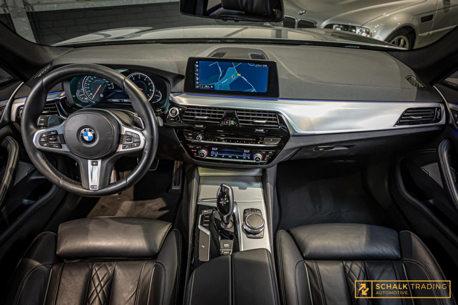 BMW 5 Serie Touring 540i xDrive High Executive|Pano|Cam|H&K