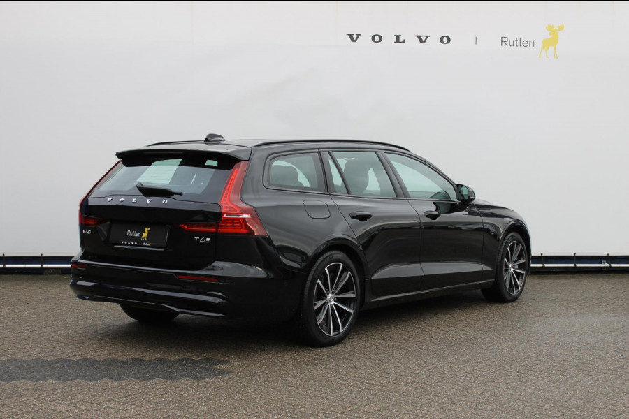 Volvo V60 T6 350PK Automaat Recharge AWD Plus Dark / Adaptieve cruise control / BLIS / Panoramadak / Apple carplay / Elektrische stoelen met geheugen / Parkeersensoren met 360 camera / Trekhaak / Elektrische achterklep