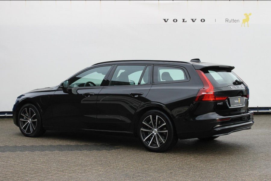 Volvo V60 T6 350PK Automaat Recharge AWD Plus Dark / Adaptieve cruise control / BLIS / Panoramadak / Apple carplay / Elektrische stoelen met geheugen / Parkeersensoren met 360 camera / Trekhaak / Elektrische achterklep