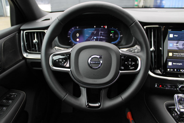 Volvo V60 T6 350PK Automaat Recharge AWD Plus Dark / Adaptieve cruise control / BLIS / Panoramadak / Apple carplay / Elektrische stoelen met geheugen / Parkeersensoren met 360 camera / Trekhaak / Elektrische achterklep