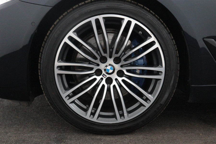 BMW 5 Serie 530d High Executive(Dealer OnderH, Navi Prof, Camera's, Adaptive Cruise, PDC V+A, Sfeer Verlichting, Etc)