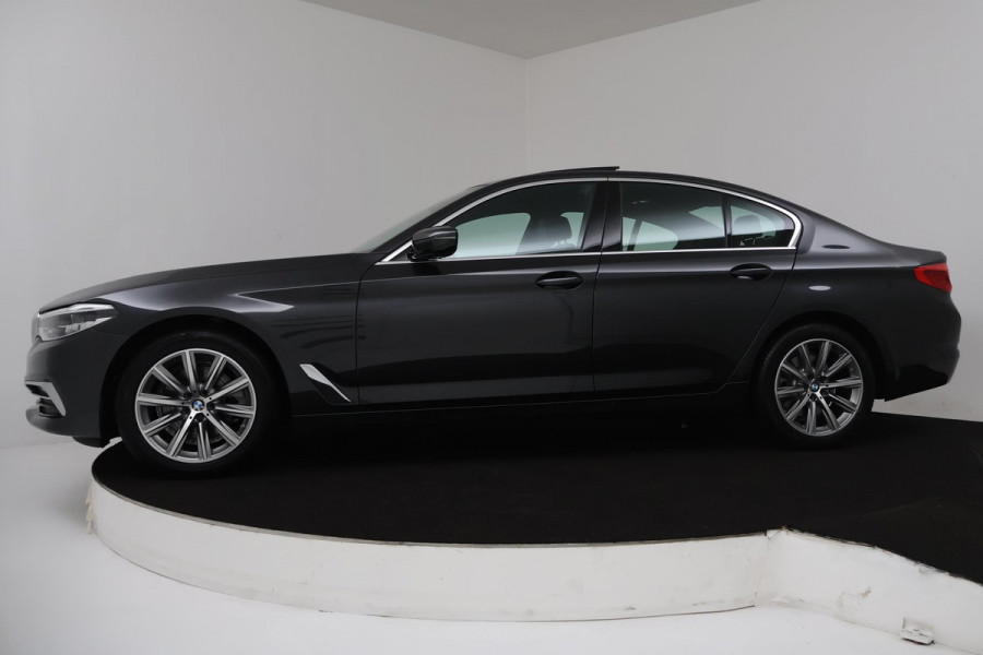 BMW 5 Serie 520i High Executive Edition (PANORAMADAK, SFEERVERLICHTING, STOELVERWARMING, COMFORTZETELS, DEALER ONDERHOUDEN)