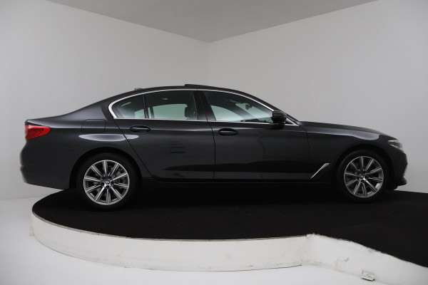 BMW 5 Serie 520i High Executive Edition (PANORAMADAK, SFEERVERLICHTING, STOELVERWARMING, COMFORTZETELS, DEALER ONDERHOUDEN)